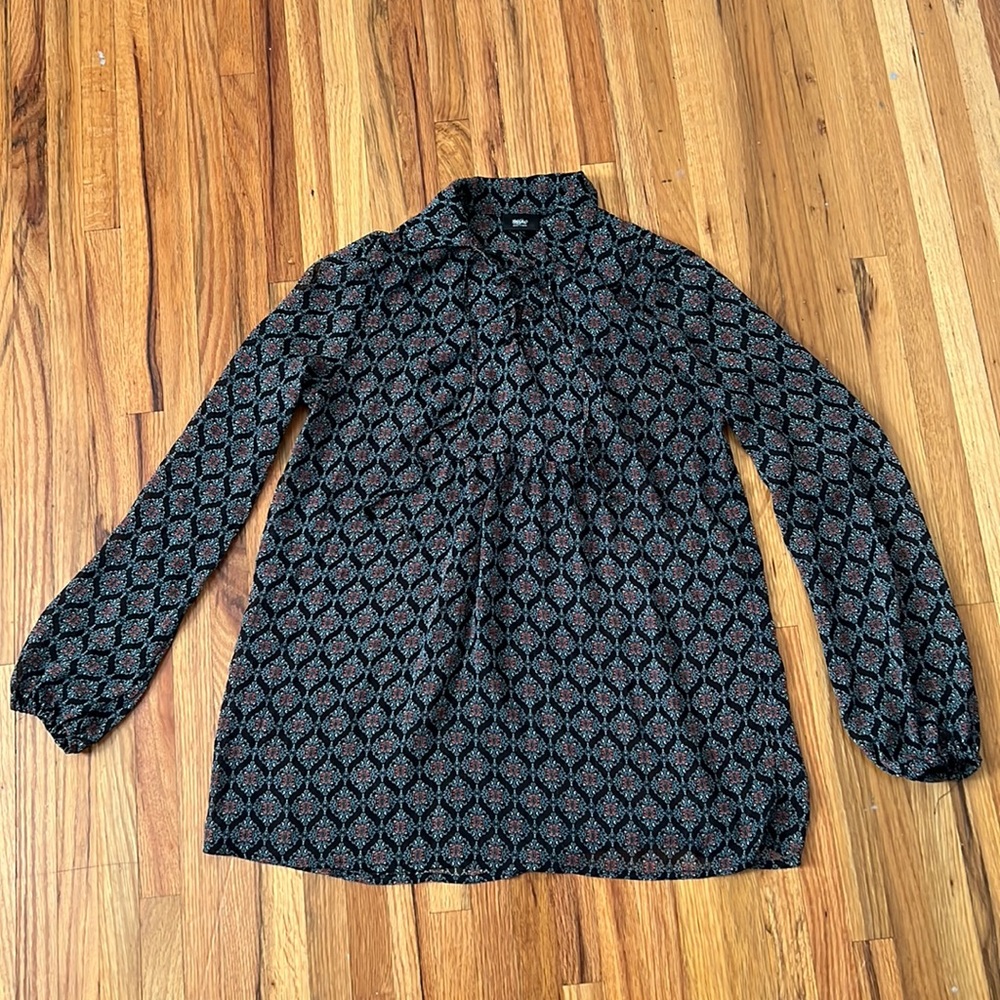 Massimo navy and pink polyester top.